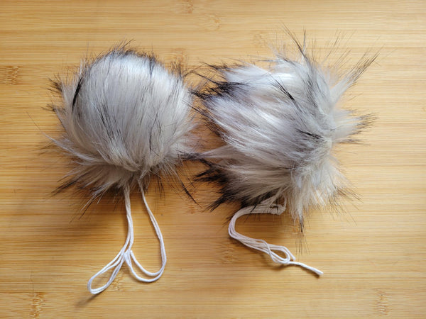 Pompons en fausse fourrure Loup Gris